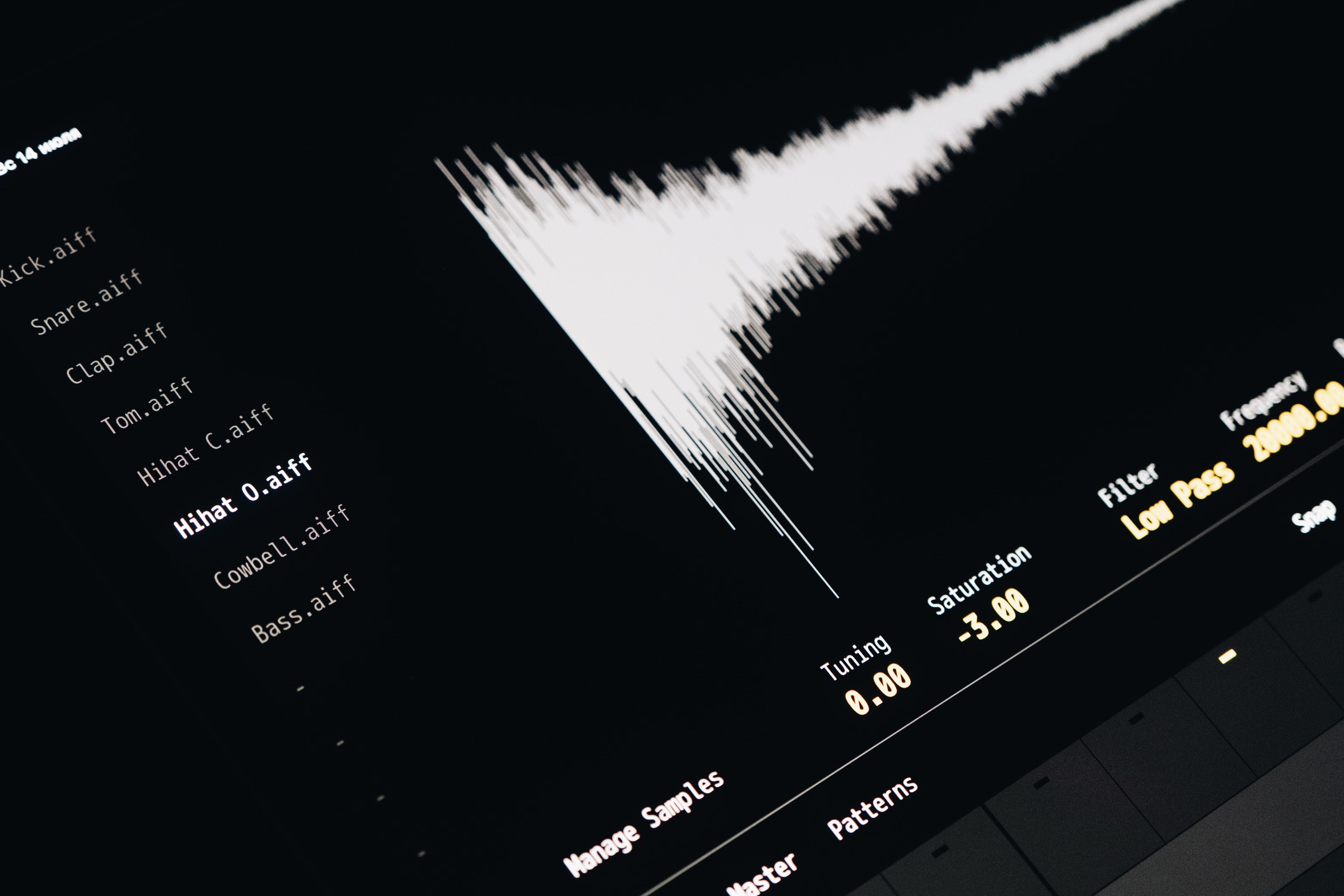 Extend or Inpaint: Which AI Music Editing Tool Should You Use?